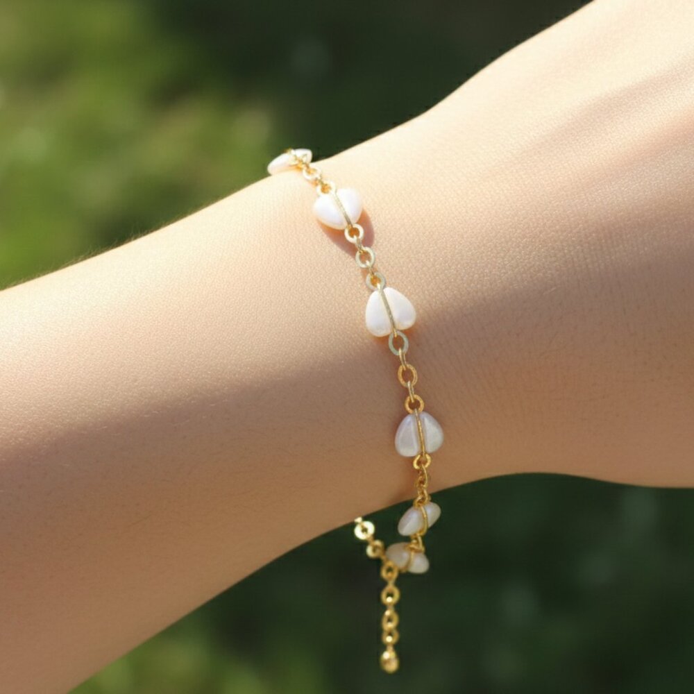 "Trendy Handmade Bracelet – A Stylish Gift for Women & Girls, MAR091194